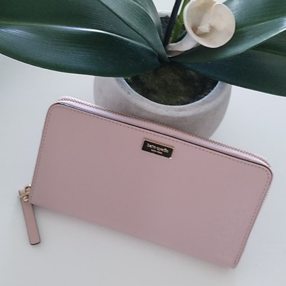 kate spade Handbags - Kate Spade laurel Way Neda  Au Natural